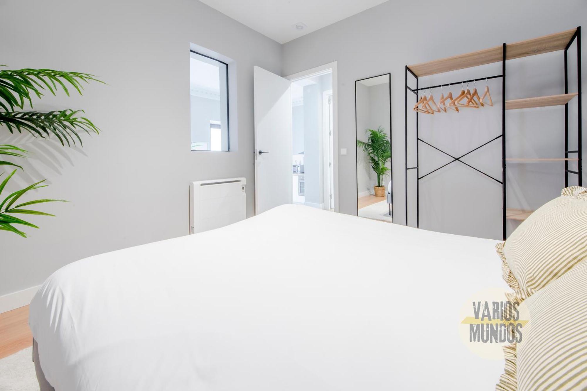 Modern Apt & Cool Interior Design A 20 Metros Del Retiro E1 Madryt Zewnętrze zdjęcie